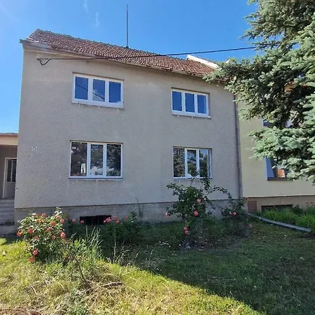 Mas Cely Dum S 5 Loznicemi Az Pro 14 Hostu Feriehus Tvrdonice